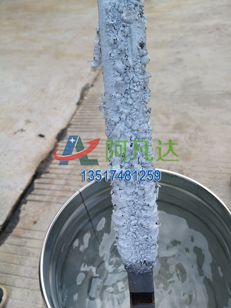 格柵環(huán)保脫漆處理現(xiàn)場